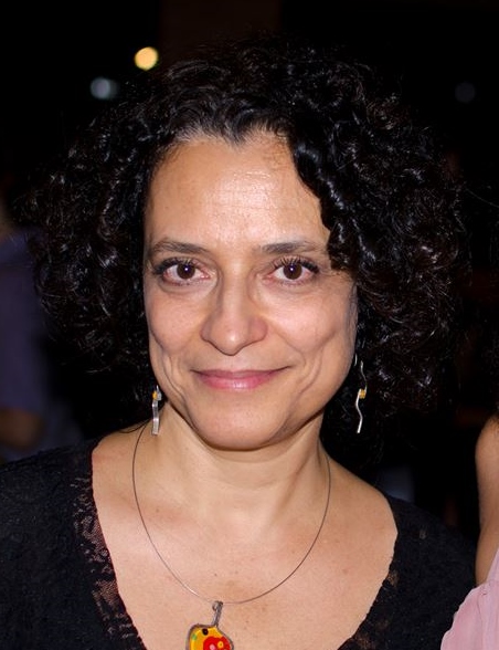 Flávia Cesarino Costa